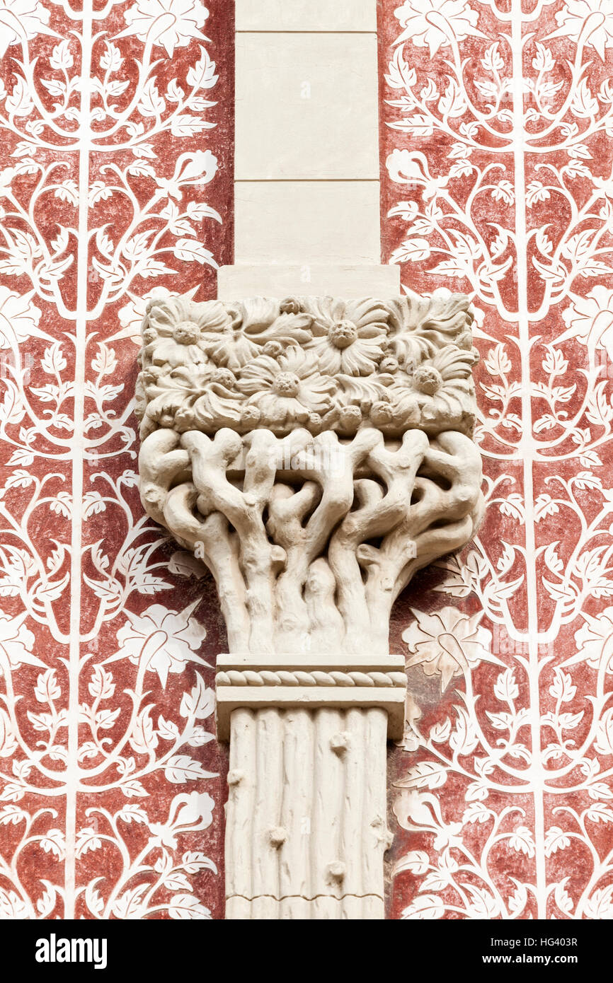 La facciata esterna dettaglio di ornamentazione modernista sulla casa del Punt de Gantxo, Plaza de la Almoina, Valencia, Spagna. Foto Stock