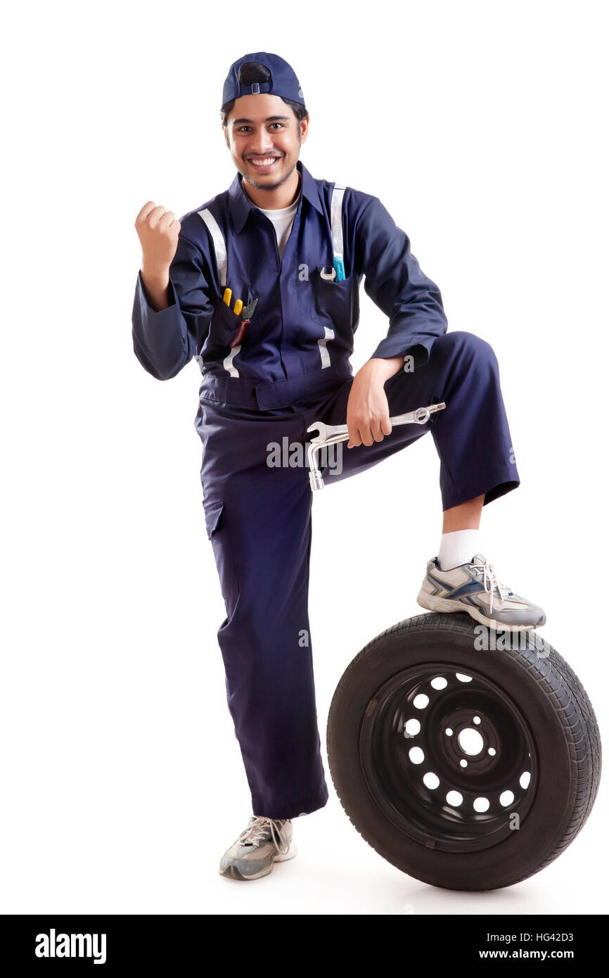 Ritratto di auto meccanico pugno mostrando Foto Stock