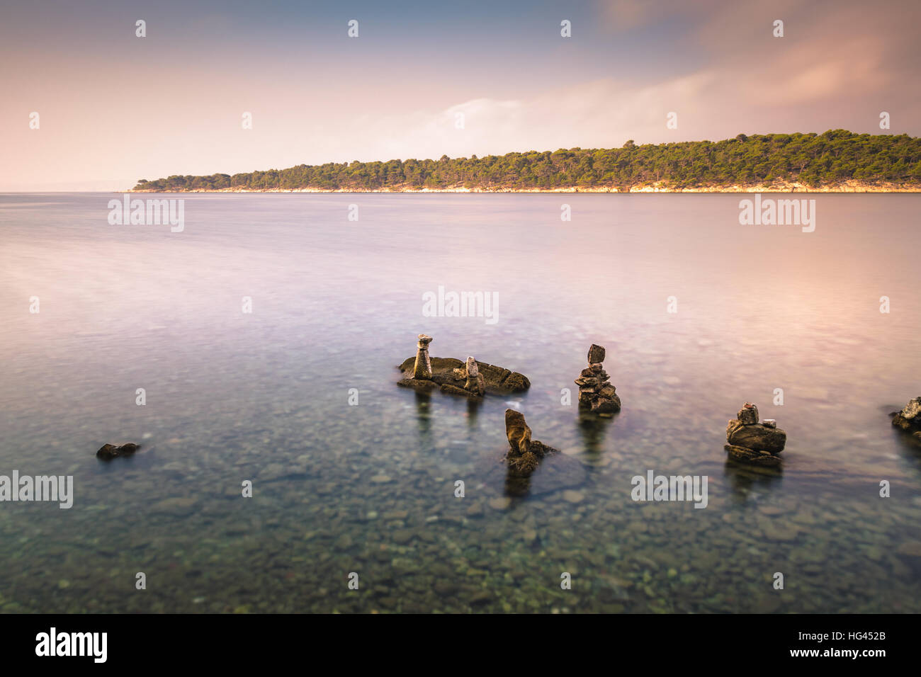 Le coste incontaminate e acque cristalline dell'isola di Rab, Croazia. Foto Stock