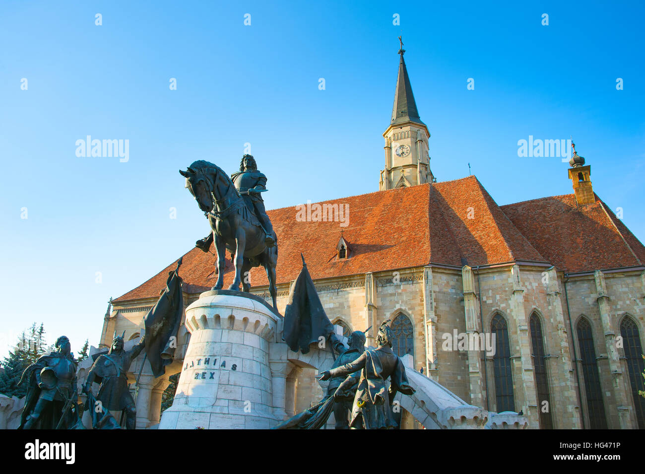 Matthias Corvinus monumento davanti la chiesa di S.Michele in Cluj-Napoca città in Romania Foto Stock