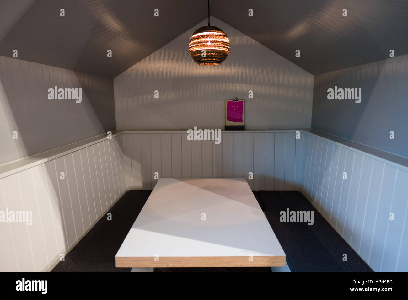 L'interno del premiato Gloucester stazione di servizio autostradale Foto Stock