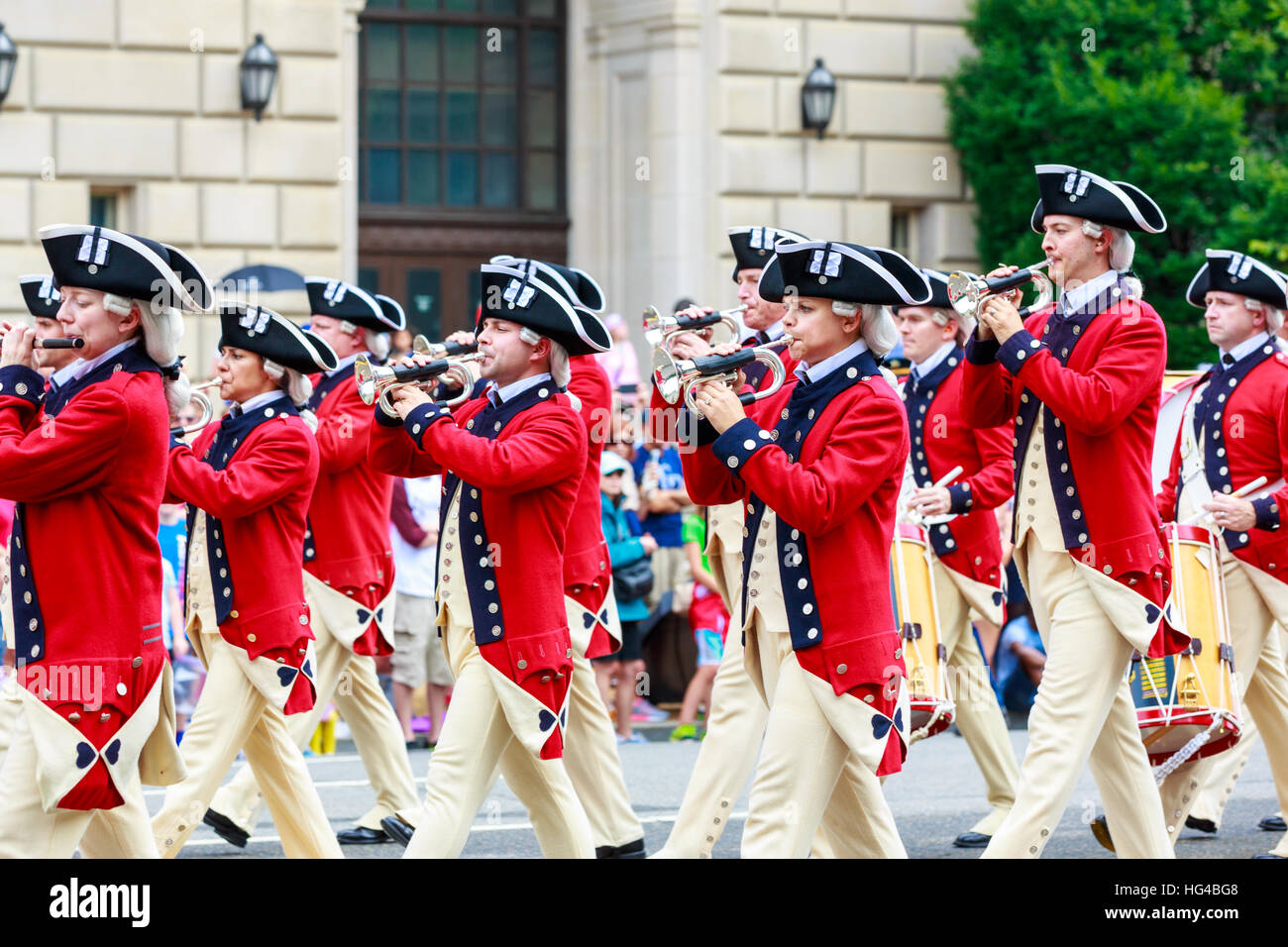 Washington, Stati Uniti d'America - Luglio 4, 2015: dell'esercito di Stati Uniti la vecchia guardia Fife e Drum Corps nell'annuale Giorno dell indipendenza nazionale Parade 2015. Foto Stock