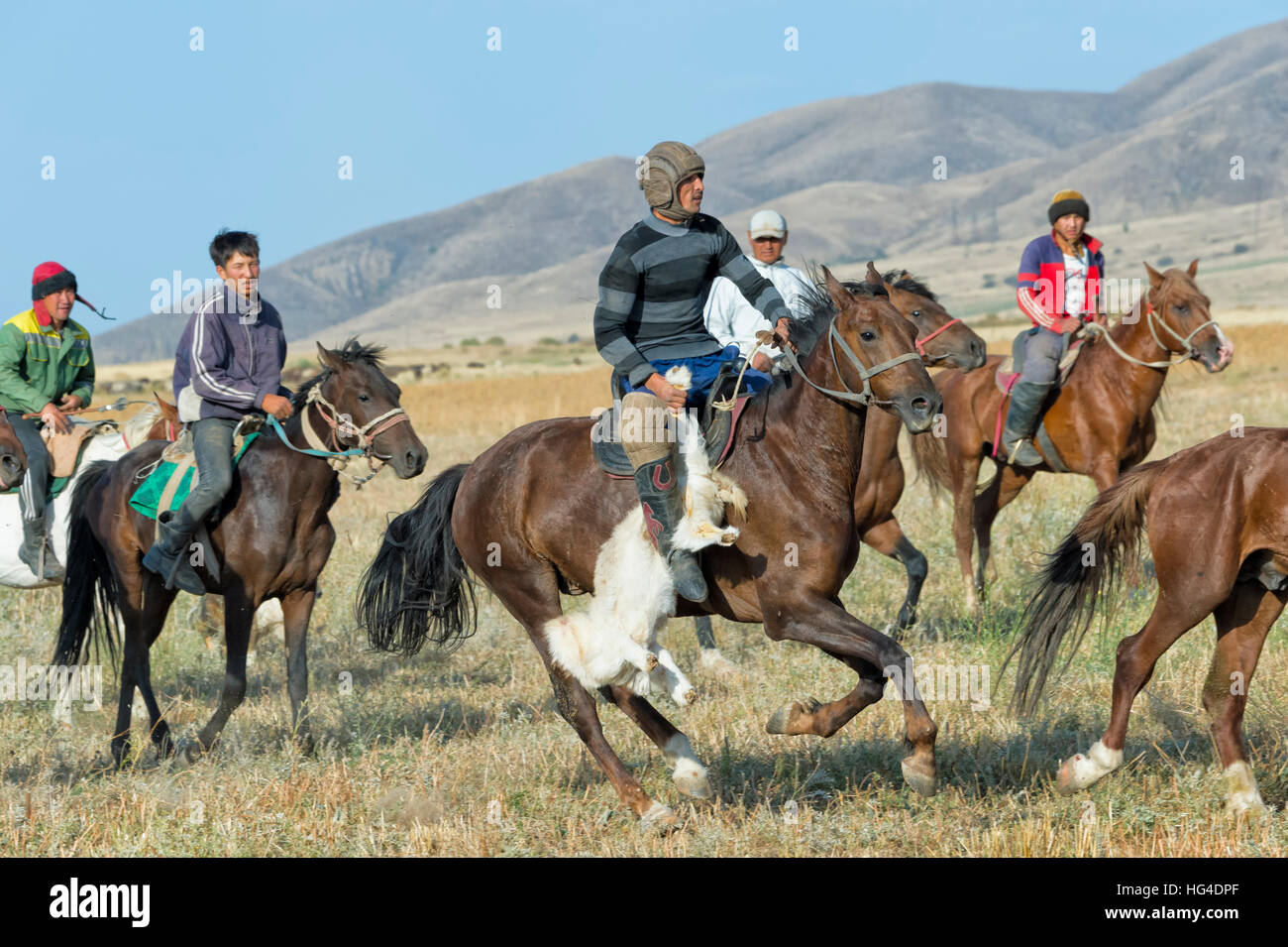 Tradizionale kokpar (buzkashi) nella periferia di Gabagly National Park, Shymkent, regione sud, del Kazakistan, dell'Asia centrale Foto Stock