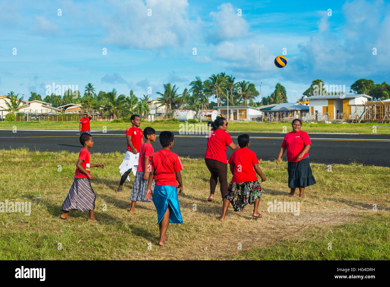Ano, una tradizionale forma localizzata di pallavolo, Funafuti, Tuvalu, Sud Pacifico Foto Stock