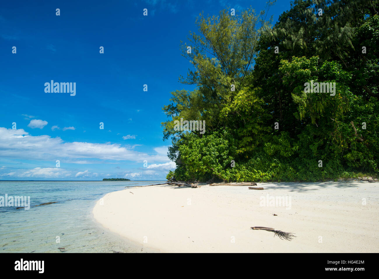 Acque turchesi e la spiaggia bianca sull'Isola di Natale, Buka, Bougainville, Papua Nuova Guinea, Pacific Foto Stock
