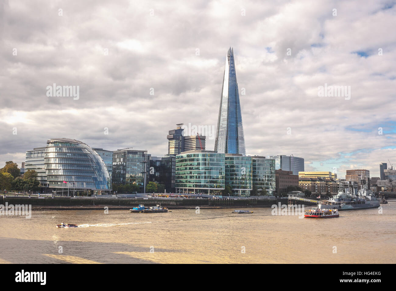 Londra The Shard skyline cityscape panorama sul fiume Tamigi Foto Stock