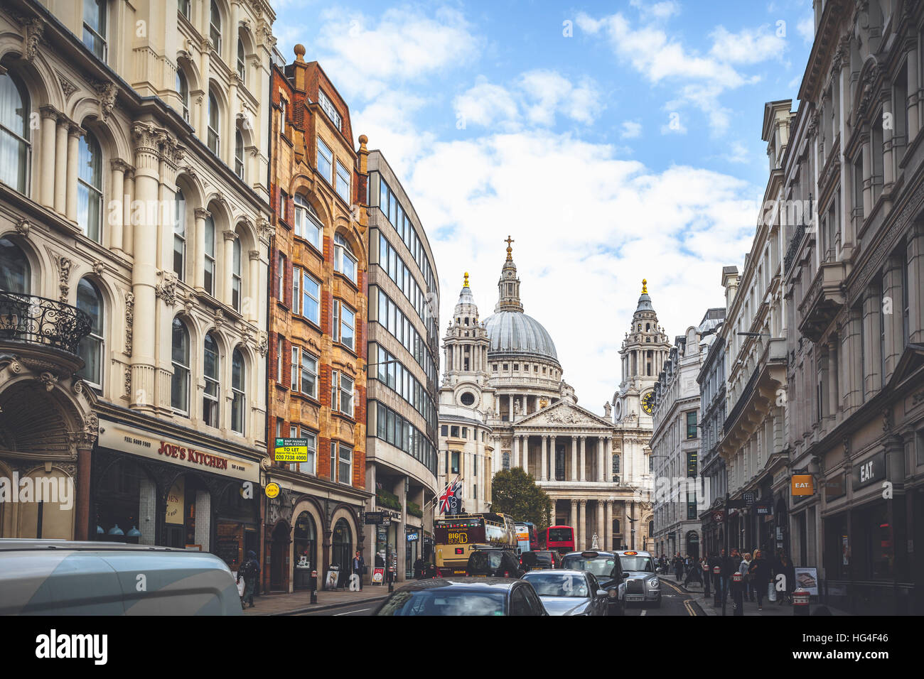 Londra, la Cattedrale di San Paolo da Ludgate Hill Foto Stock