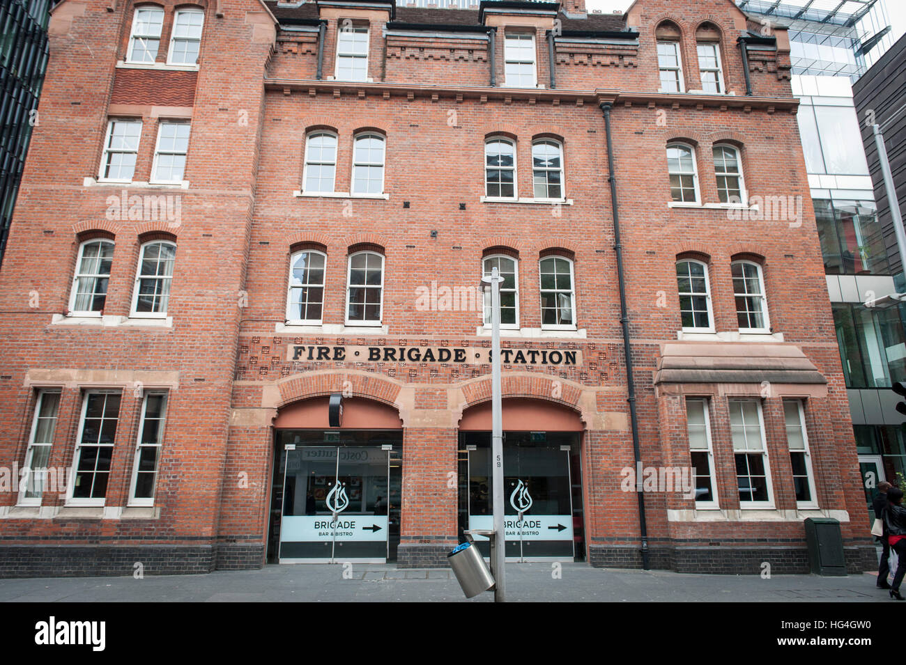 L'esterno della brigata social enterprise ristorante nella vecchia caserma dei vigili del fuoco edificio in Tooley Street London Foto Stock