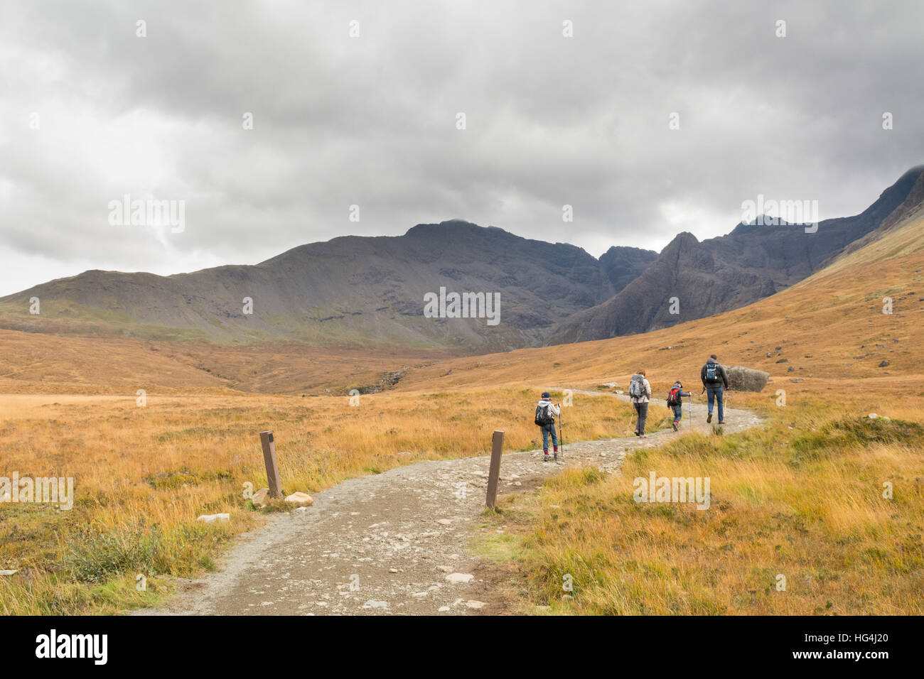 Isola di Skye turismo - outdoor radiobeam contatore di persone all'inizio del sentiero per Fairy piscine la registrazione del numero di visitatori Foto Stock