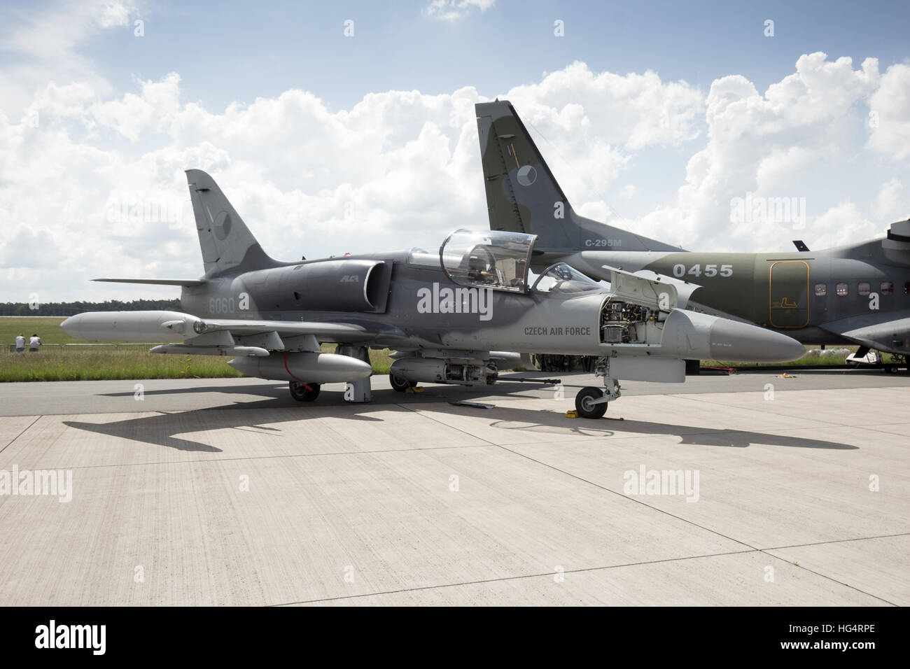 Aero L-159 ALCA dalla Czech Air Force in mostra presso la ILA airshow a Berlino Schoneveld aeroporto. Foto Stock