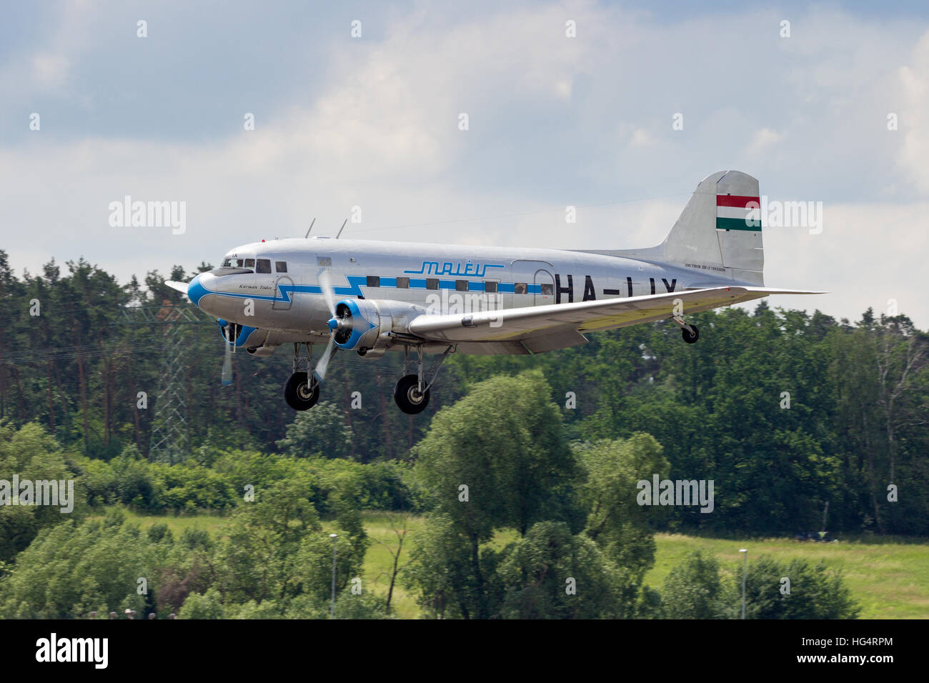 Lisunov Li-2 Dakota da Malév atterraggio su Berlin-Schoneveld Foto Stock