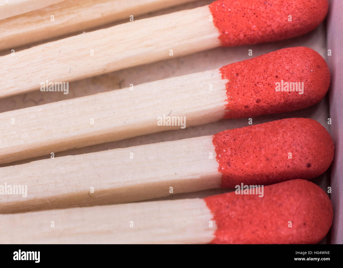 Vista macro di legno rosso corrisponde a punta Foto Stock