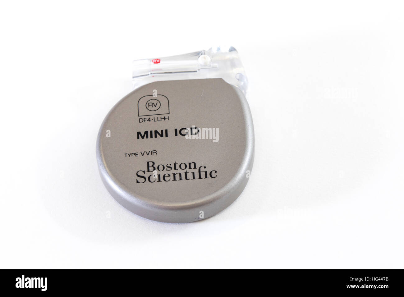 Un defibrillatore cardioverter impiantabile (ICD) è un sistema di defibrillatori impiantati come pacemaker cardiaci. È possibile trasferire il cuore nel primo Foto Stock