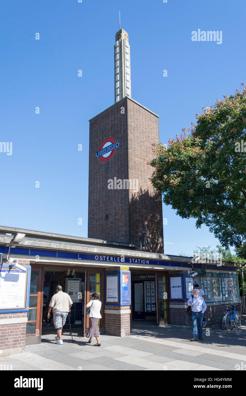 Ingresso alla Stazione della Metropolitana di Osterley, Osterley, London Borough di Hounslow, Greater London, England, Regno Unito Foto Stock