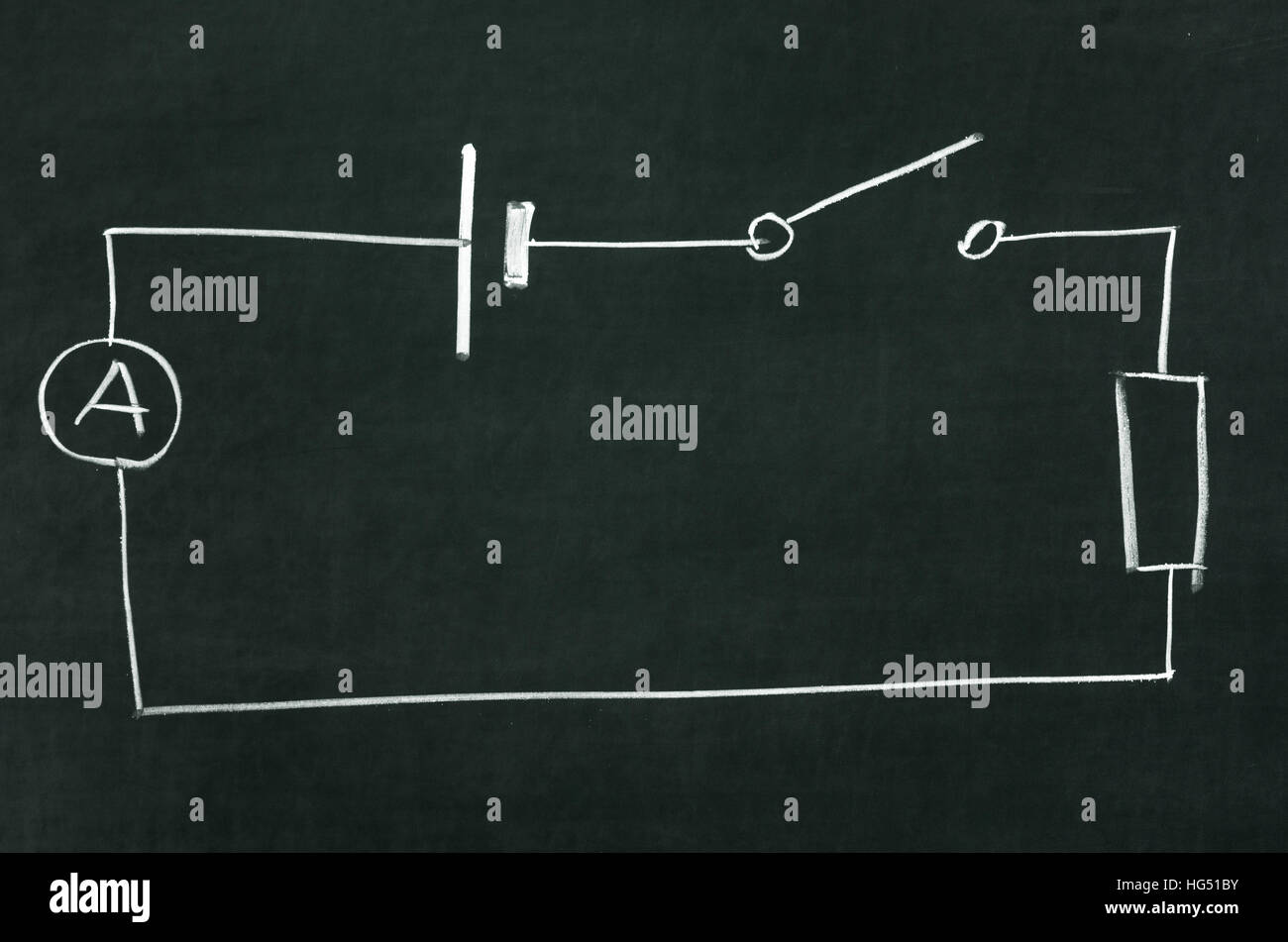 Lo schema elettrico disegnato su una lavagna con gesso Foto Stock