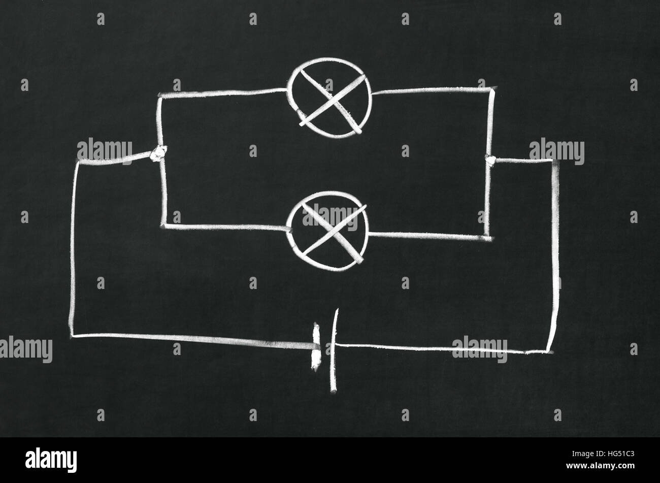 Lo schema elettrico disegnato su una lavagna con gesso Foto Stock