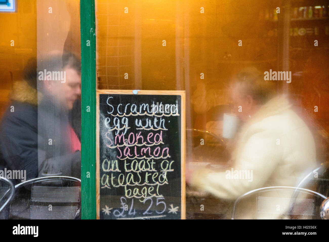 Steamy finestra di una caffetteria in Lancaster Lancashire Inghilterra Foto Stock