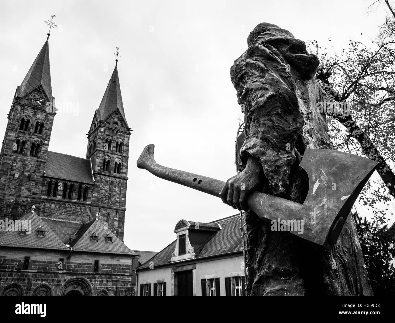 Bonifatius davanti alla cattedrale di Fritzlar Foto Stock