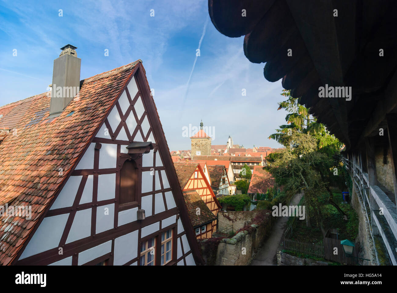 Rothenburg ob der Tauber: vista dalle mura della città verso la torre Siebersturm, Mittelfranken, Media Franconia, Baviera, Baviera, Germania Foto Stock