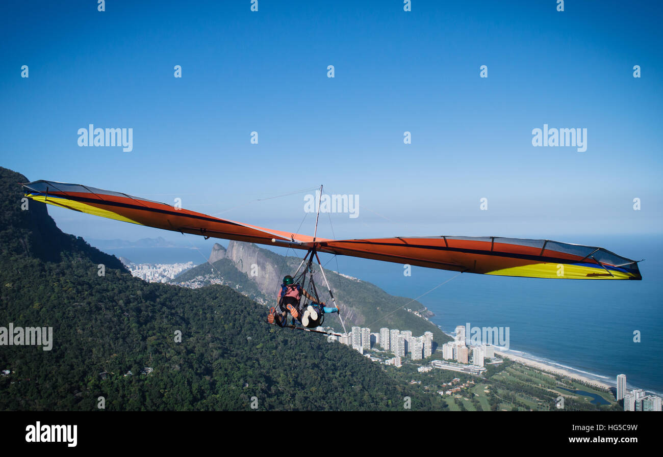 Il deltaplano a Rio de Janeiro, Brasile, Sud America Foto Stock