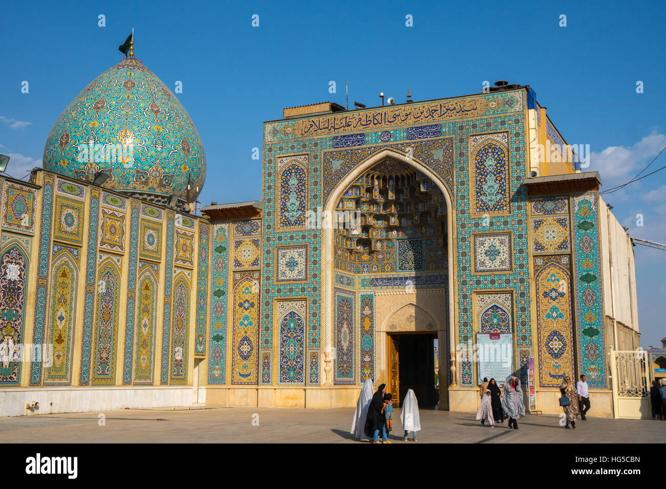 Ingresso principale, Aramgah-e Shah-e Cheragh (mausoleo del re di luce), Shiraz, Iran, Medio Oriente Foto Stock