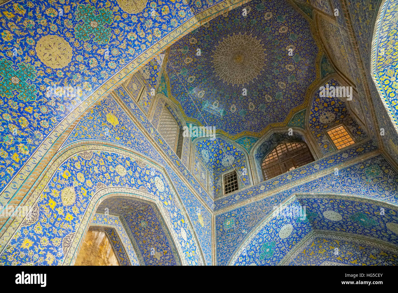 Soffitto del portale di ingresso a Isfahan blu, Imam moschea, UNESCO, Isfahan, Iran, Medio Oriente Foto Stock