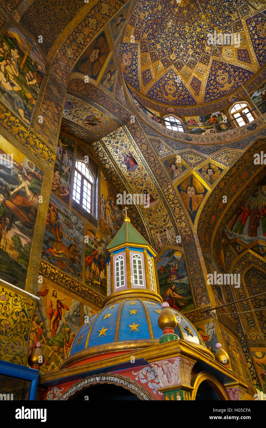 Interno della cupola di vank (Armeno) Cattedrale con l Arcivescovo ha il trono in primo piano, di Isfahan, Iran, Medio Oriente Foto Stock