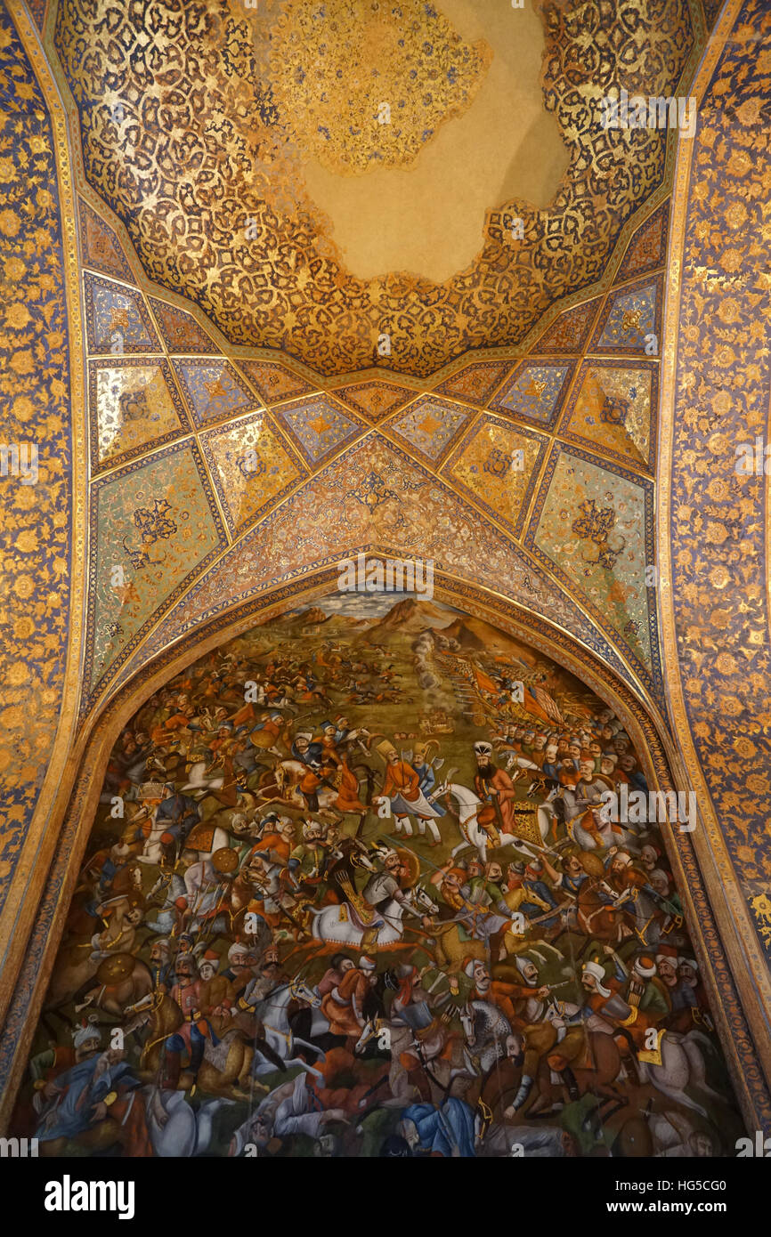 Murale della scena di battaglia, Chehel Sotun (Chehel Sotoun) (40 colonne) Palace, Isfahan, Iran, Medio Oriente Foto Stock