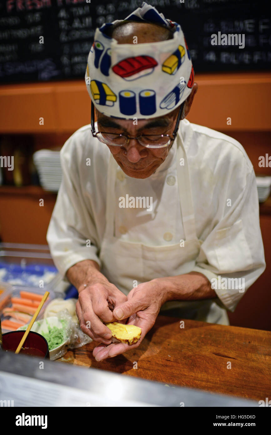 Lo Chef Norihiko Suzuki a Ebisu ristorante Giapponese, San Francisco. Foto Stock