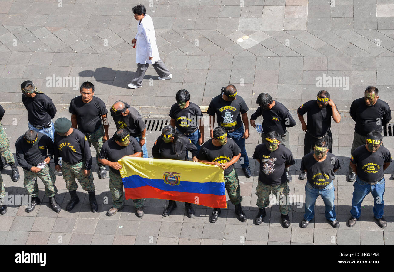 Amazzonica ecuadoriana Protesta indigena di Quito contro la decisione del governo di trapano per olio a Yasuni National Park Foto Stock
