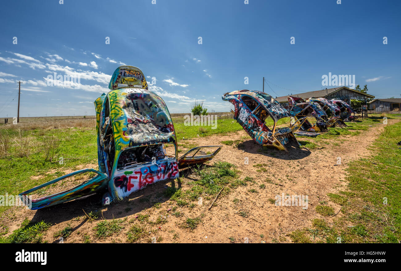 Bugg Ranch sulla Route 66. Bugg Ranch è un arte pubblica installazione di vecchie VW Slug auto rottamate e un popolare punto di riferimento sulla storica Route 66 Foto Stock