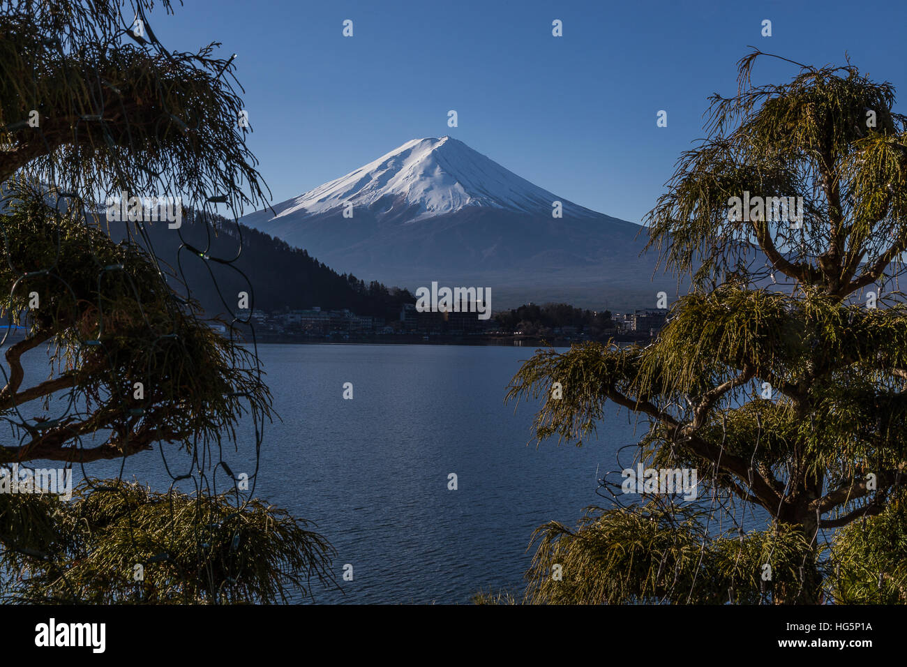 Lago Kawaguchi o Kawaguchiko è più famoso per la sua incomparabile vista del Monte Fuji Foto Stock