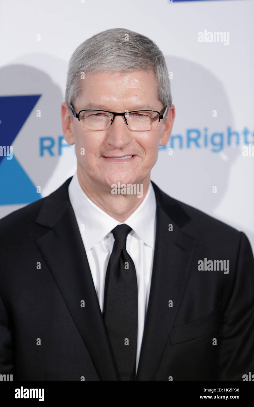 CEO Apple Tim Cook arriva a 2015 Robert F. Kennedy ripple della speranza Awards su 8 Dicembre 2015 nella città di New York, New York. Foto Stock