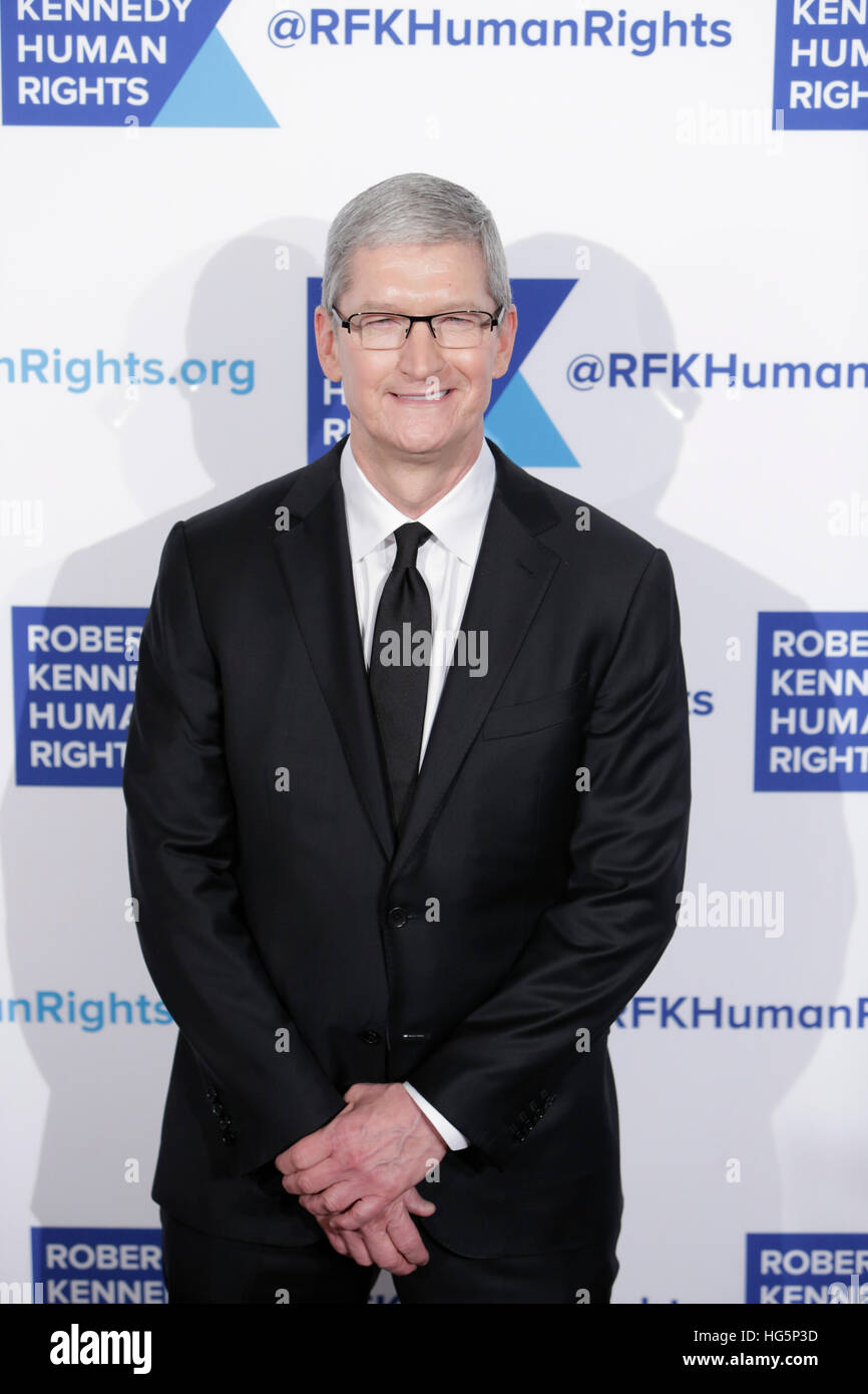 CEO Apple Tim Cook arriva a 2015 Robert F. Kennedy ripple della speranza Awards su 8 Dicembre 2015 nella città di New York, New York. Foto Stock