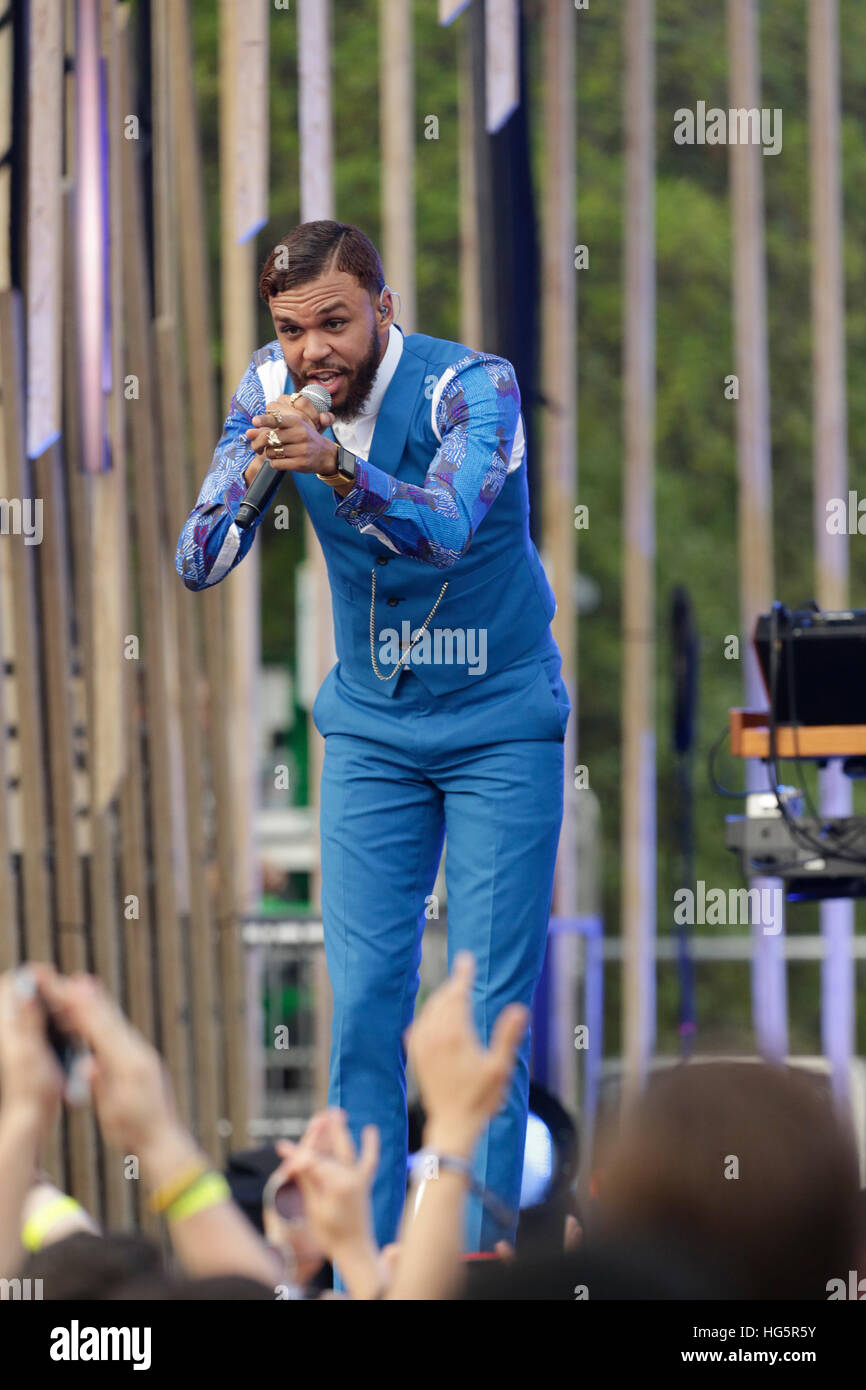 Jidenna effettuando al 2016 MTV Woodie awards al SXSW il 16 marzo 2016 ad Austin, Texas. Foto Stock