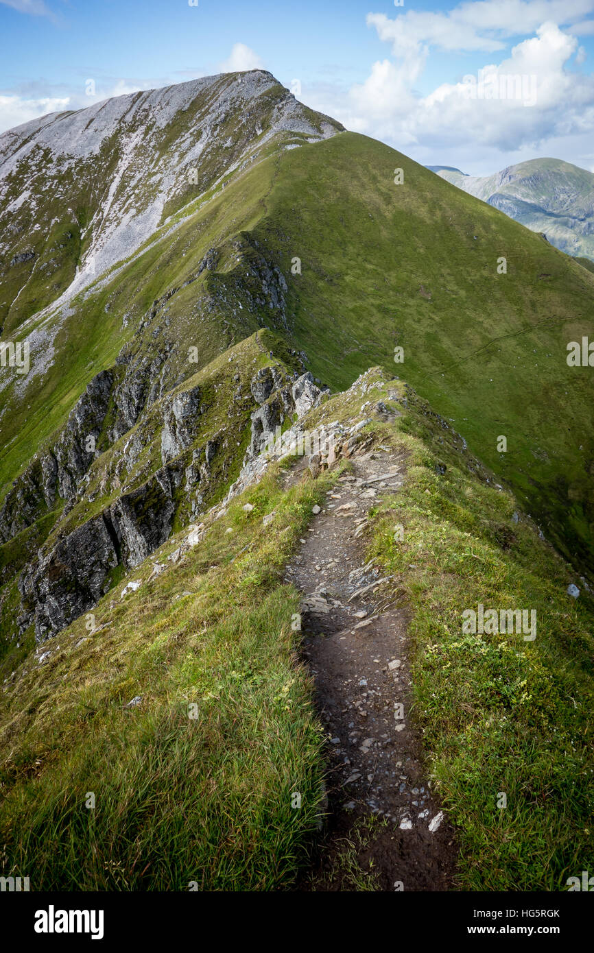L'anello di Steall, una cresta a piedi nelle montagne Mamores vicino a Ben Nevis nelle Highlands della Scozia Foto Stock