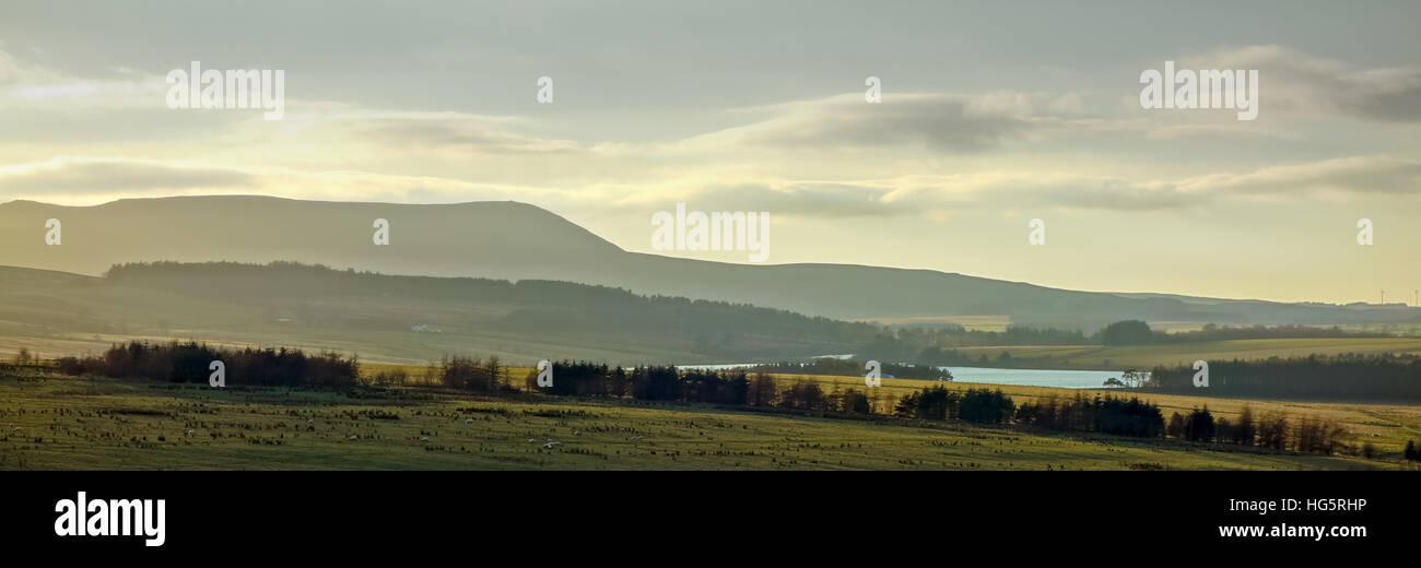 Una scena invernale attraverso il Pentland Hills al di fuori di Edimburgo Foto Stock