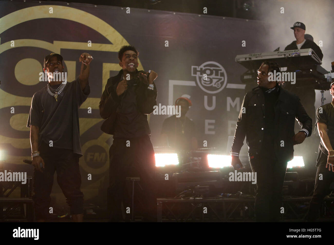 (L-R) Travis Scott, Desiigner e Pusha T di musica G.O.O.D eseguire a caldo 97 inceppamento estate 2016 a Metlife Stadium di East Rutherford, New Jersey. Foto Stock