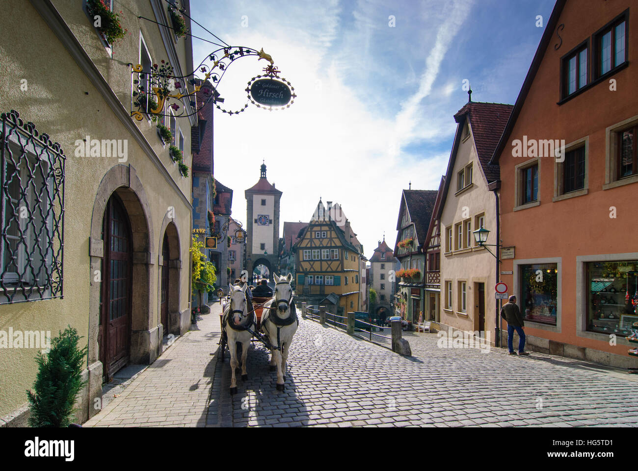 Rothenburg ob der Tauber: Street Plönlein, carrozza trainata da cavalli, Mittelfranken, Media Franconia, Baviera, Baviera, Germania Foto Stock