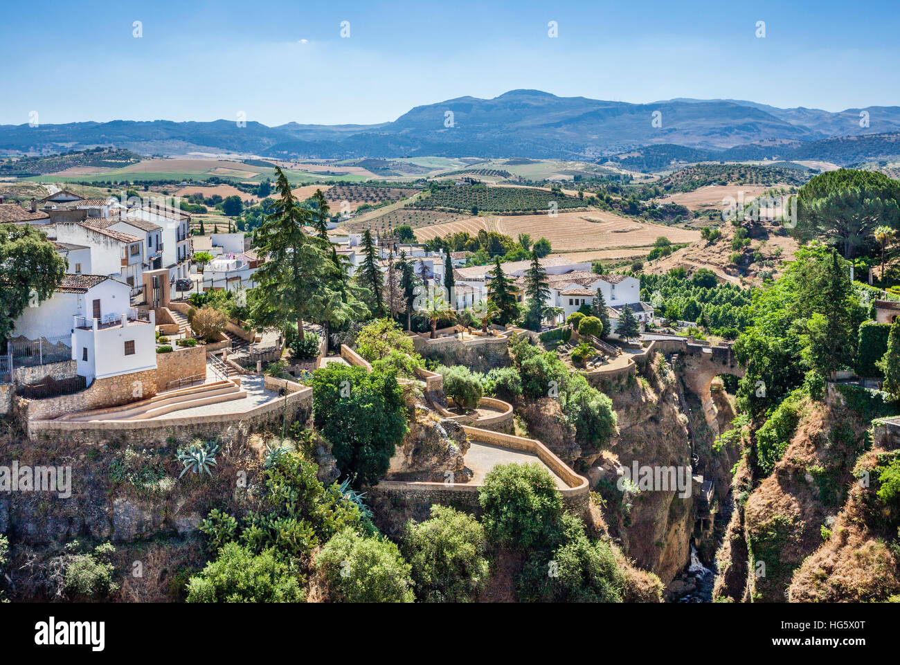 Spagna, Andalusia, provincia di Malaga, Ronda, vista dell'El Tajo Gorge e Rio Guadalevin Foto Stock