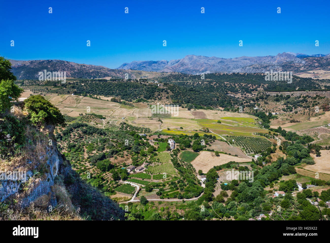 Spagna, Andalusia, Provincia di Malag, Ronda, vista della campagna e la circostante Sierras da Mirado de Ronda a Alameda del Tajo Foto Stock