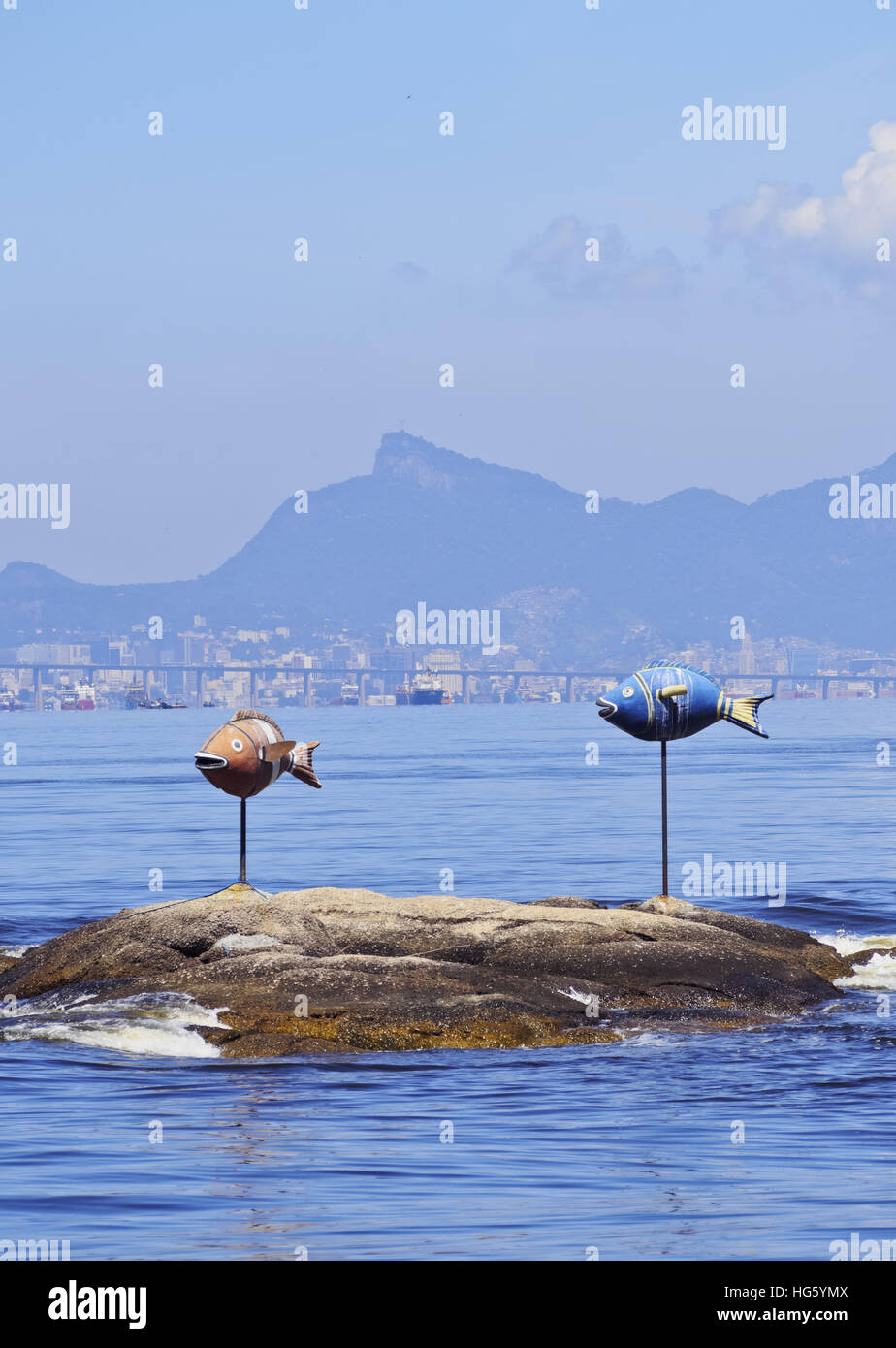 Il Brasile, Stato di Rio de Janeiro, Baia Guanabara, Paqueta isola, vista della costa dell'isola. Foto Stock
