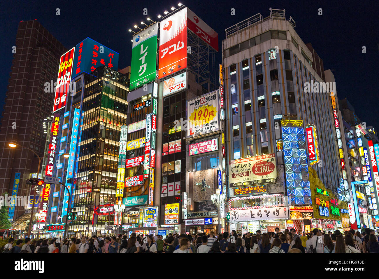 TOKYO - Giugno 11 : Ingresso a Shinjuku il Kabuki-cho distretto Giugno 11, 2016 a Tokyo, JP. La zona è una vita notturna e i divertimenti Foto Stock