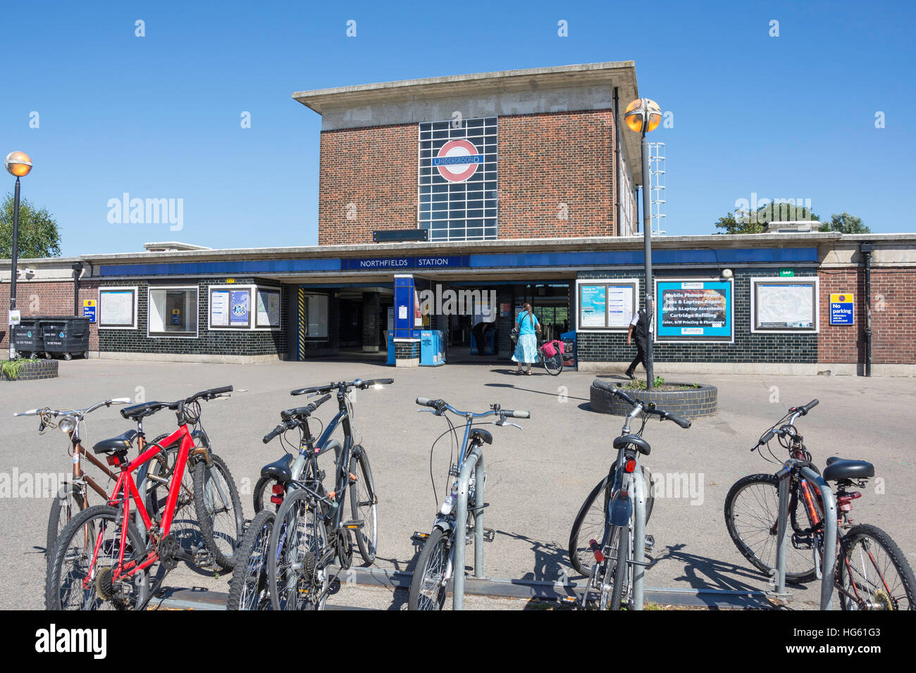 Ingresso al Northfields Stazione della Metropolitana, Northfields, London Borough of Ealing, Greater London, England, Regno Unito Foto Stock