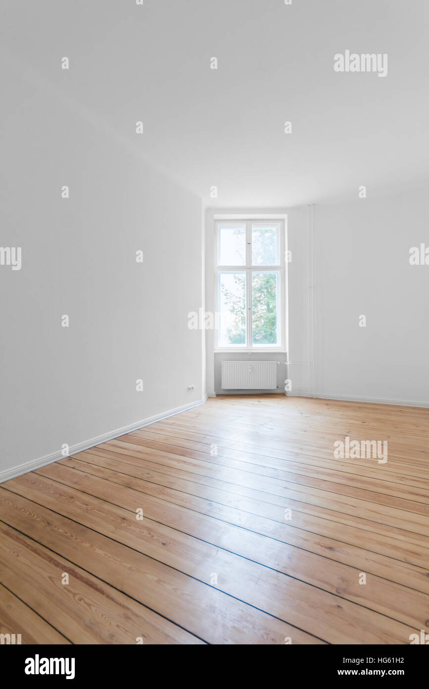Svuotarsi appartamento camera con pavimento in legno Foto Stock