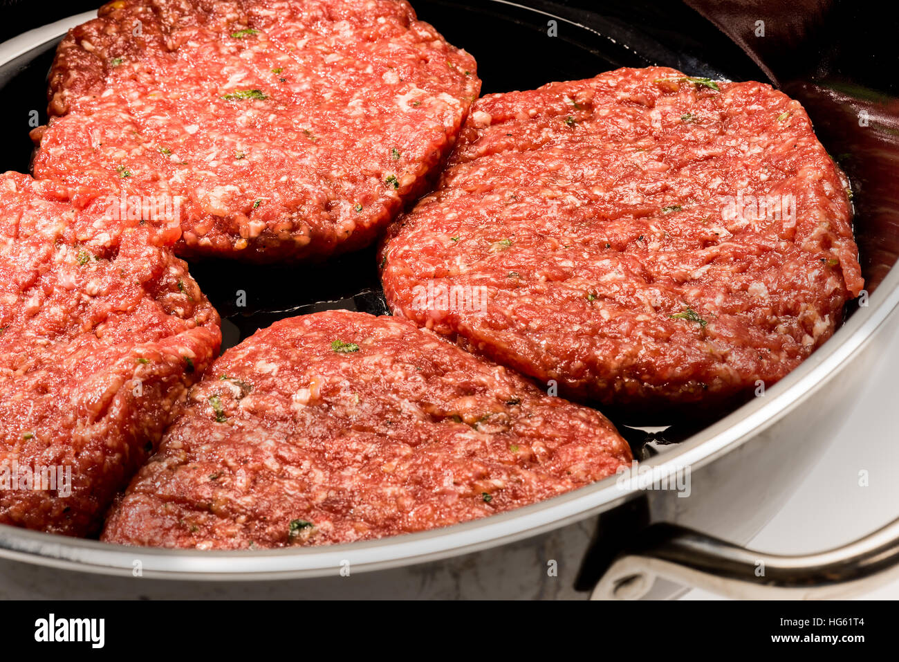 Hamburger Patty polpette di carne. Un fast food, materie carni bovine fresche round uniforme, hamburgerpatties, polpette di carne, hamburger, forma, forme, Foto Stock