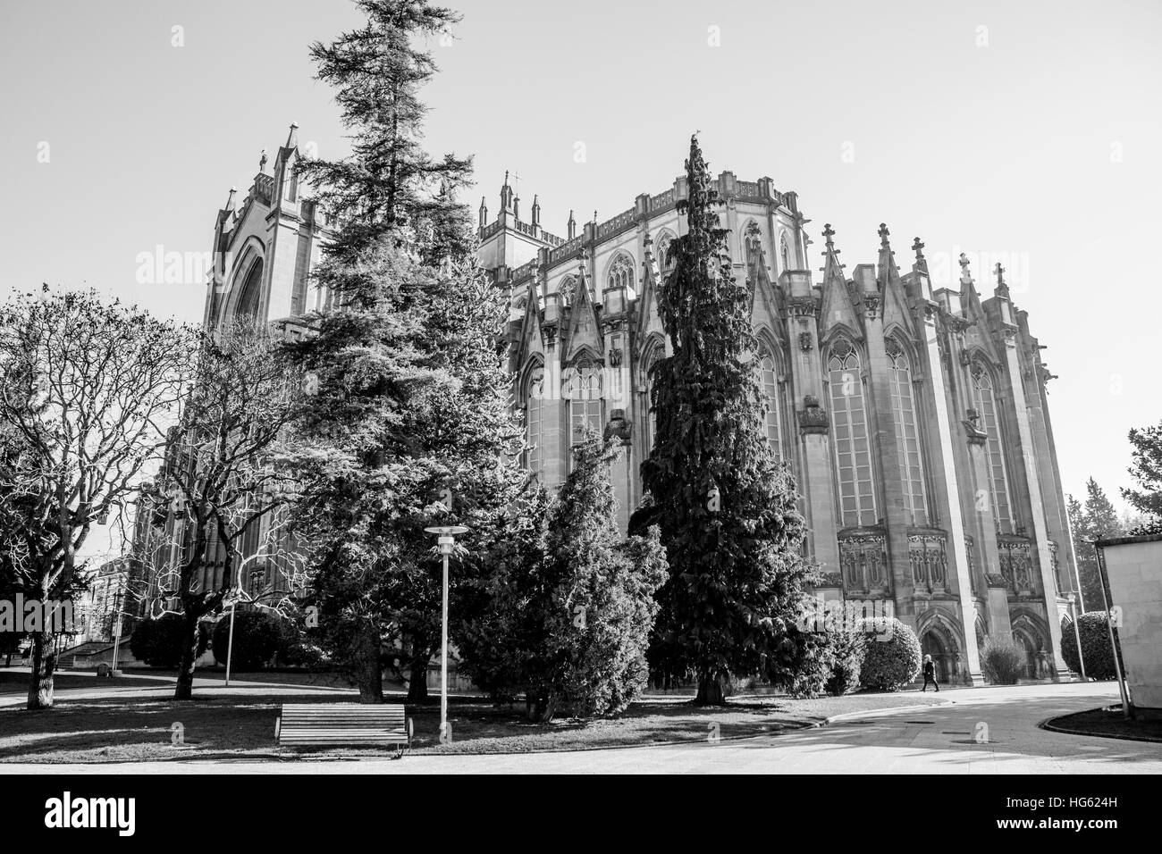 Cattedrale di Maria Immacolata a Vitoria, Spagna, costruito nel XX secolo con alto stile gotico. Foto Stock