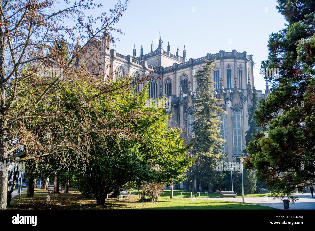 Cattedrale di Maria Immacolata a Vitoria, Spagna, costruito nel XX secolo con alto stile gotico. Foto Stock