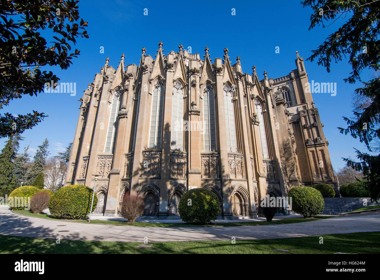 Cattedrale di Maria Immacolata a Vitoria, Spagna, costruito nel XX secolo con alto stile gotico. Foto Stock