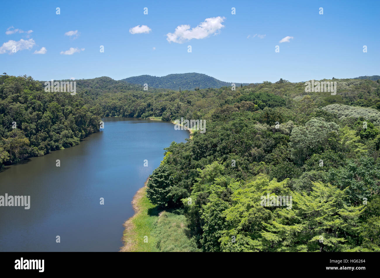 Barron fiume che scorre attraverso la foresta pluviale di barron gorge national park vicino a Cairns di Queensland in Australia Foto Stock
